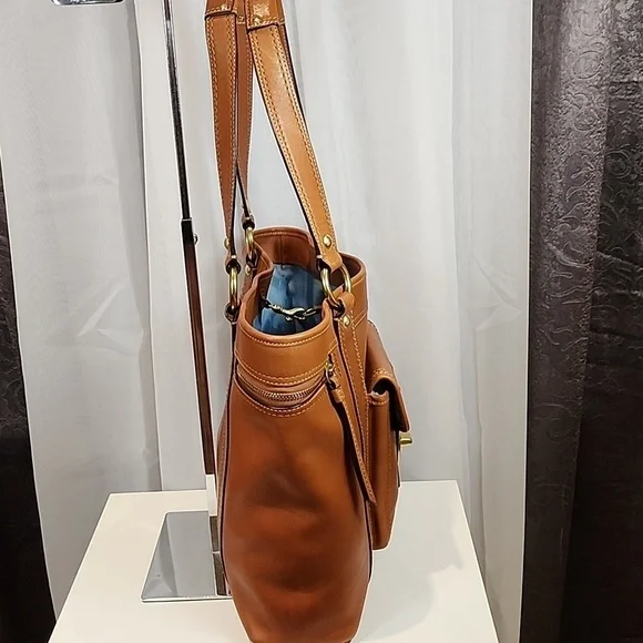 Coach Gigi Tote - Picture 4 of 17